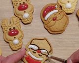 Une image de l'étape 2 de Glaçage Royal pour décorer des sablés 🎅🌟🌲.