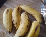 Foto langkah ke 1 dari resep Banana roll cake (versi roti tawar).