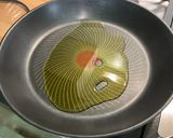 Une image de l'étape 5 de Flan aux fanes de carottes, oignons nouveaux, jambon et saint Moret.