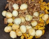 Foto langkah ke 3 dari resep Tumis TeTaYu (Tempe, Tahu, Telor Puyuh).