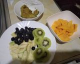 A picture of step 1 of Mixed fruits,blueberry drink.