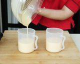 Foto langkah ke 2 dari resep Poffertjes / Kue Cubit Belanda Devina Hermawan.