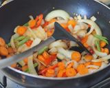 Foto langkah ke 4 dari resep Buncis campur-campur oseng wiken.