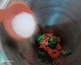 A picture of step 1 of Special harri chutney.