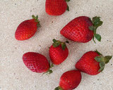 Foto del paso 2 de la receta: Helado casero cremoso de limón y fresas (sin nata, con heladera)