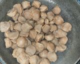 A picture of step 2 of Capsicum & Soya Chunks kadhai masala.