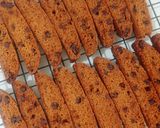 Foto langkah ke 5 dari resep Banana Choco Chips Biscotti.
