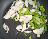 A picture of step 3 of Stir Fry Mushroom.