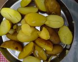 A picture of step 2 of આલુ પરાઠા.