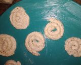 A picture of step 4 of Rice chakli.