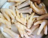 Hình bước làm 4 của món Chân Gà Ngâm Sả Tắc