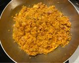 A picture of step 5 of Kimchi fried (with bacon and a fried egg).
