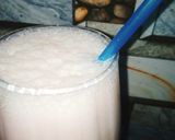 A picture of step 4 of Iced banana shake with rooh afza 😋😋😍😍.