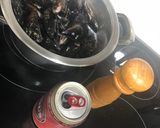 Foto del paso 2 de la receta Mejillones al vapor con cerveza