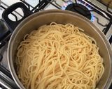 Foto del paso 1 de la receta: Tallarines con salsa fácil