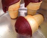 A picture of step 7 of Ice cream cone red velvet cake.