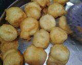 A picture of step 7 of Dahi bhalla.