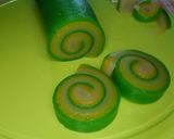 Foto langkah ke 7 dari resep Kue lapis gulung.