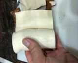 Foto del paso 3 de la receta: Huevo poché con alcachofas confitadas y crujiente de jamón y yuca