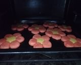Foto del paso 5 de la receta: Galletas de naranja con diseño de flores