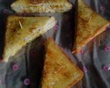 A picture of step 4 of Scrambled egg sandwich.