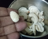 A picture of step 2 of Dates Kheer.