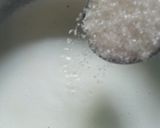 A picture of step 2 of Mango flavour fruit and jelly custard.