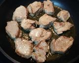 Foto del paso 2 de la receta: Solomillo con champiñones y castañas