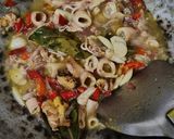 Foto langkah ke 6 dari resep Tumis Cumi Asin.