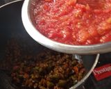 A picture of step 4 of Indian style simple Salsa nachos.