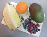 Foto del paso 1 de la receta: "Un jardín Tropical" 🥭🫐🍊