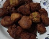 A picture of step 3 of Kaddu ke chhilke ke pakode.