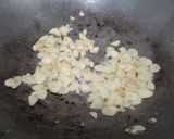 Foto langkah ke 3 dari resep Indomie goreng hack / mie goreng hack.