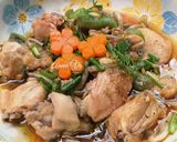 Hình bước làm 3 của món Gà hấp mướp và nấm