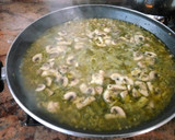 Foto del paso 4 de la receta: Fideua con champiñones y espárragos trigueros