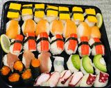 Hình bước làm 4 của món Sushi nhật.Sashimi