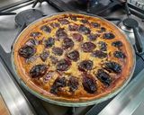 Une image de l'étape 10 de Tarte aux prunes, miel et amandes.