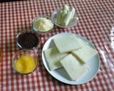 Foto langkah ke 2 dari resep Roti Tawar Isi Pisang Cokelat Keju.