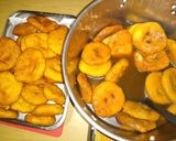 Foto del paso 6 de la receta: Sopaipillas con zapallo - pasadas😋
