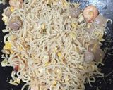 Foto langkah ke 6 dari resep Nasi Goreng Mawut.