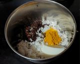 A picture of step 1 of Fried Chingri Bhapa.