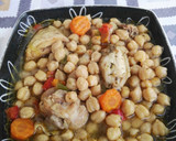 Foto del paso 7 de la receta: Guiso de garbanzos con pollo en olla exprés