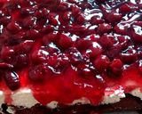 Meggyzselés, tejszínes-túrókrémes kocka recept fázis 4 fotója