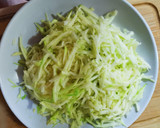 Foto del paso 3 de la receta: Zucchini con camarones cocidos en salsa de tomate