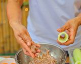รูปขั้นตอนการทำที่ 9 ของ แกงจืดแตงกวายัดไส้หมูสับ