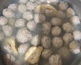 Foto langkah ke 6 dari resep Bakso Sapi dan Kuahnya.