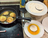 Foto del paso 2 de la receta: Pincho de berenjenas rebozadas con morcilla y plátano caramelizado