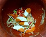 รูปขั้นตอนการทำที่ 6 ของ ส้มตำไทยใส่ไข่เค็ม