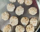 A picture of step 4 of Tandoori momos.