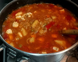 Foto del paso 4 de la receta: Guiso de Pollo, verduras y arroz. 🍲🍗🫛🥘🌶️